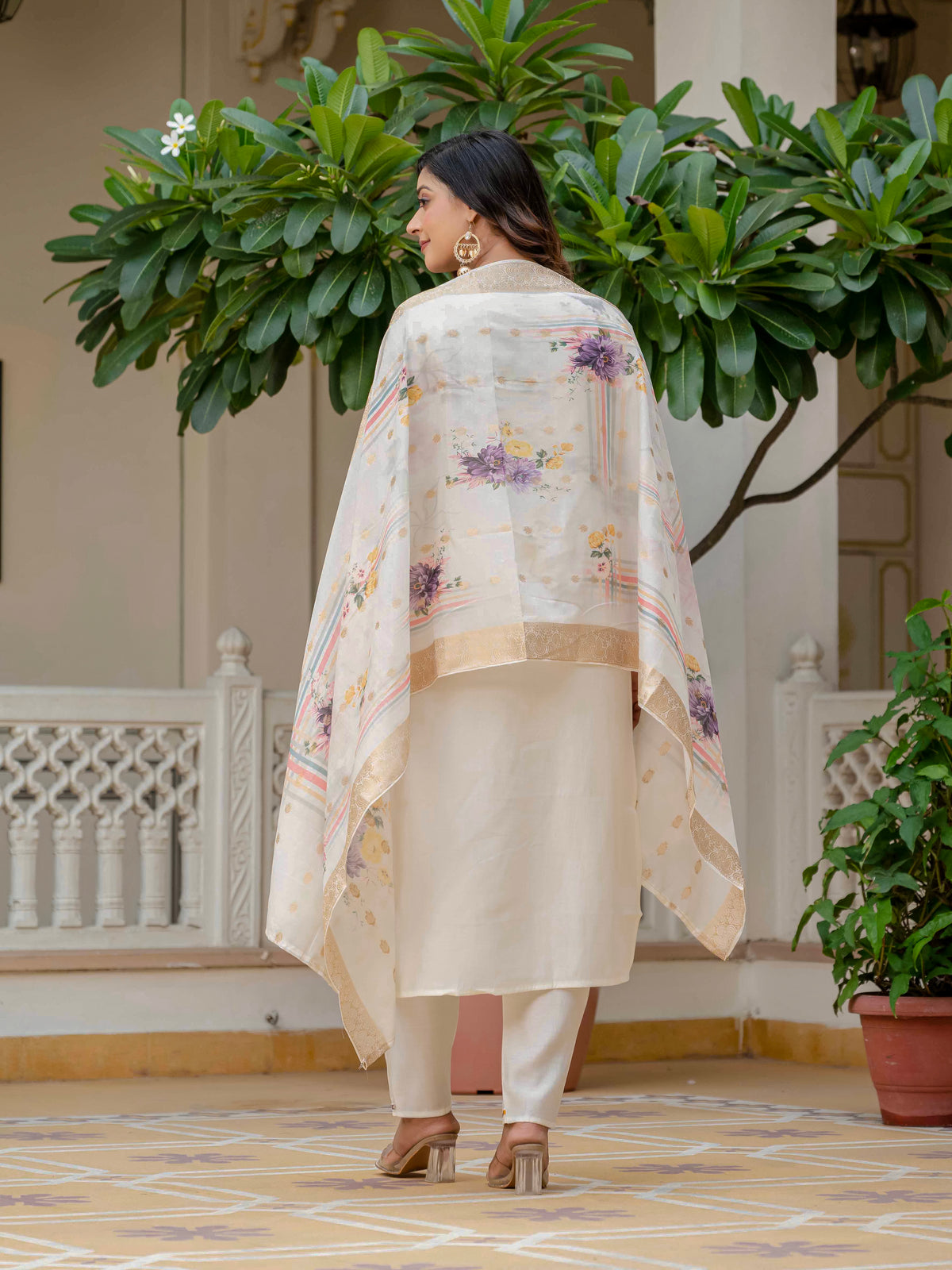 Women's Off-White Roman Silk Embroidered Kurta Pant Set with Jacquard Print Dupatta