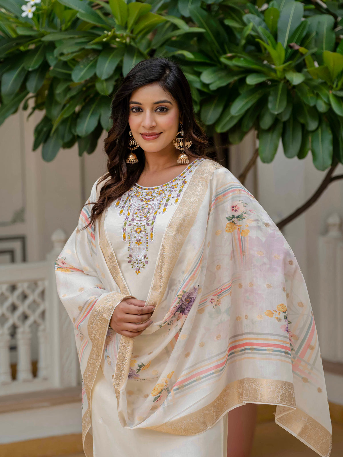 Women's Off-White Roman Silk Embroidered Kurta Pant Set with Jacquard Print Dupatta