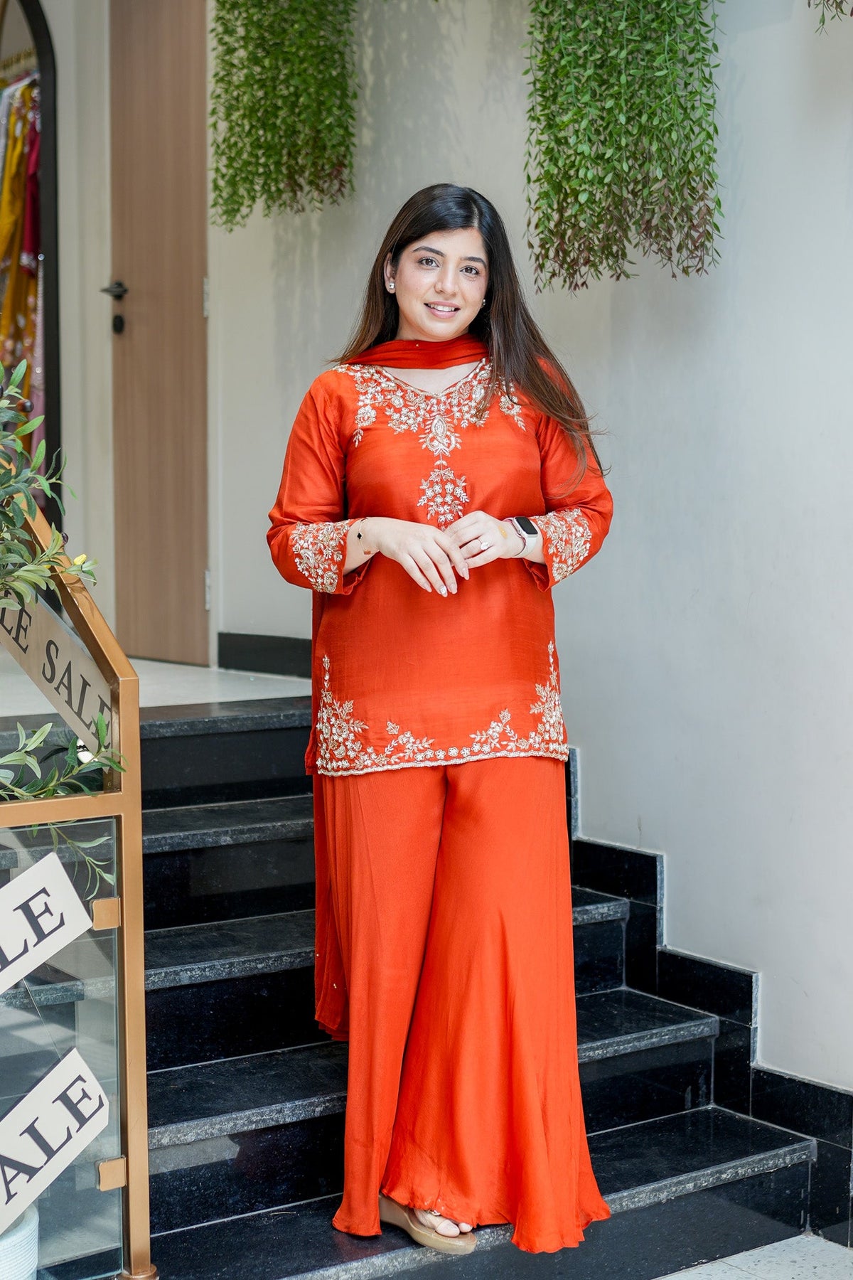 Women's Embroidered Natural Crepe Kurta Pant Set with Dupatta – VI-DRISHTI