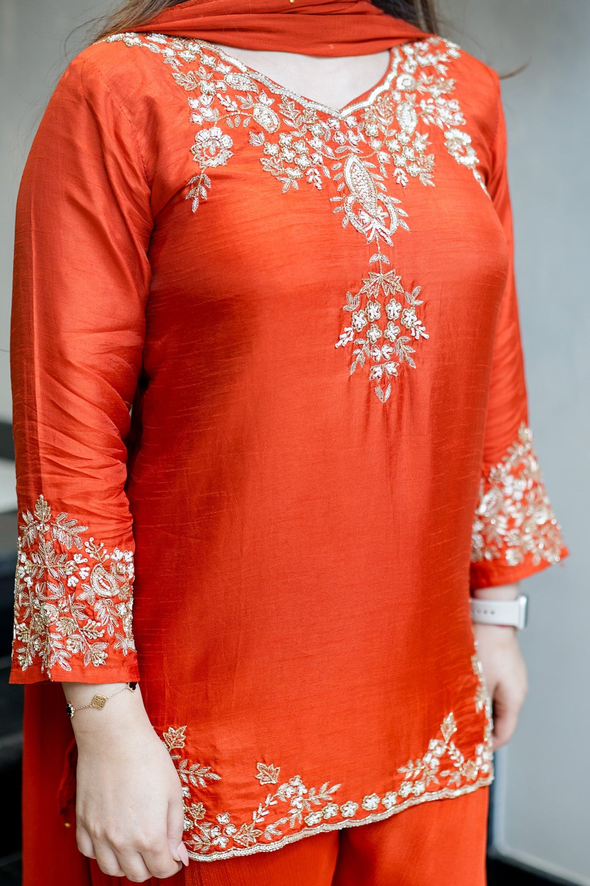Women's Embroidered Natural Crepe Kurta Pant Set with Dupatta – VI-DRISHTI