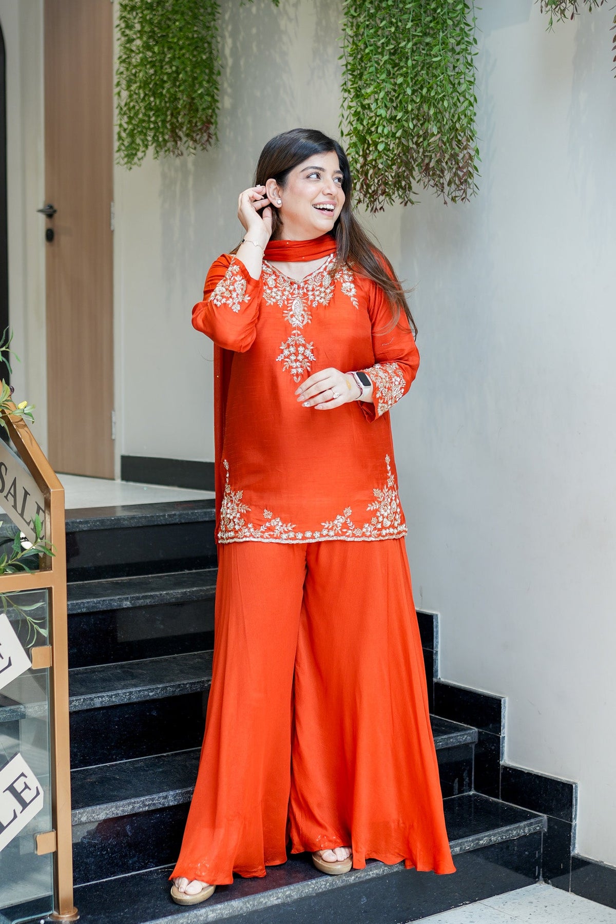 Women's Embroidered Natural Crepe Kurta Pant Set with Dupatta – VI-DRISHTI