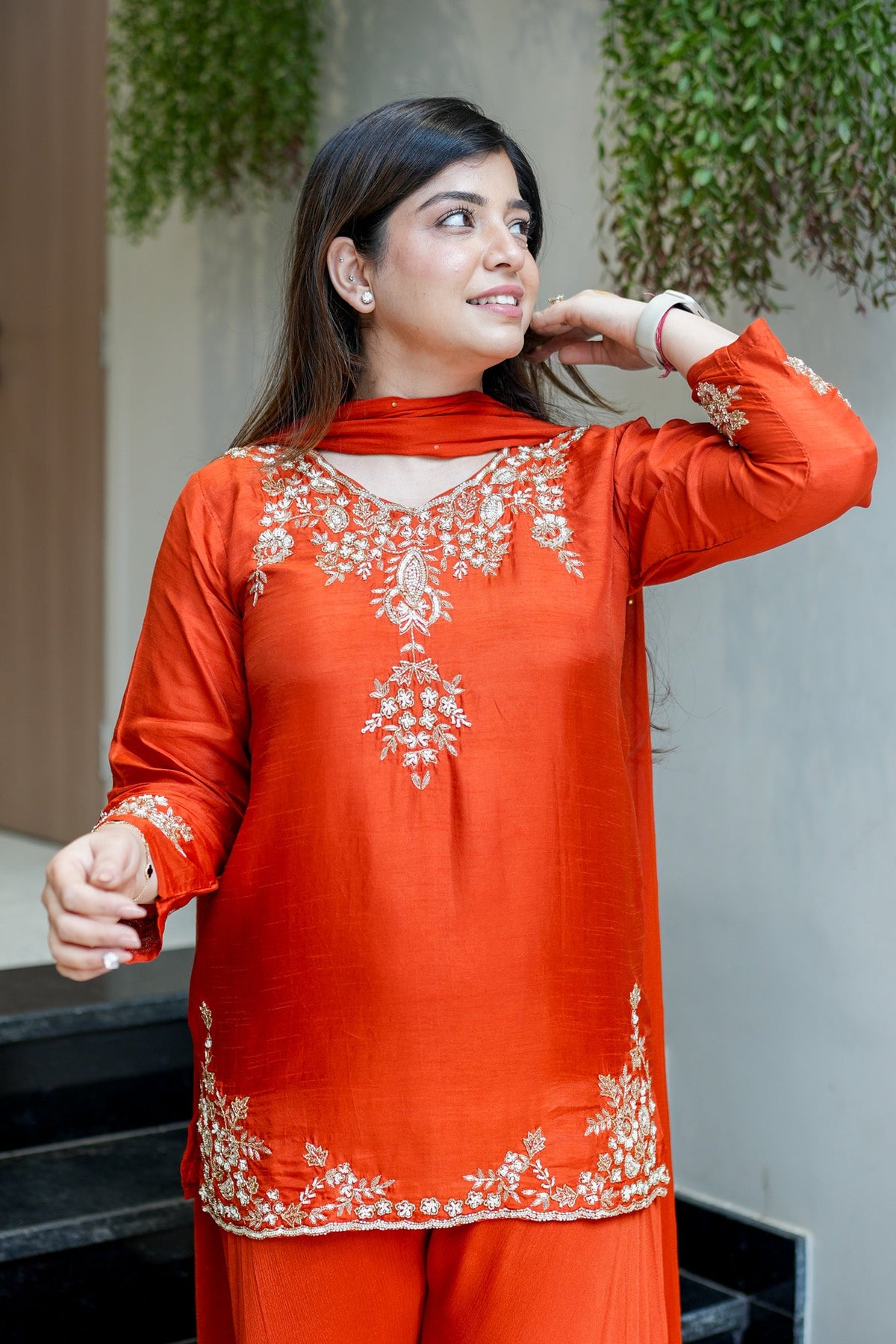 Women's Embroidered Natural Crepe Kurta Pant Set with Dupatta – VI-DRISHTI