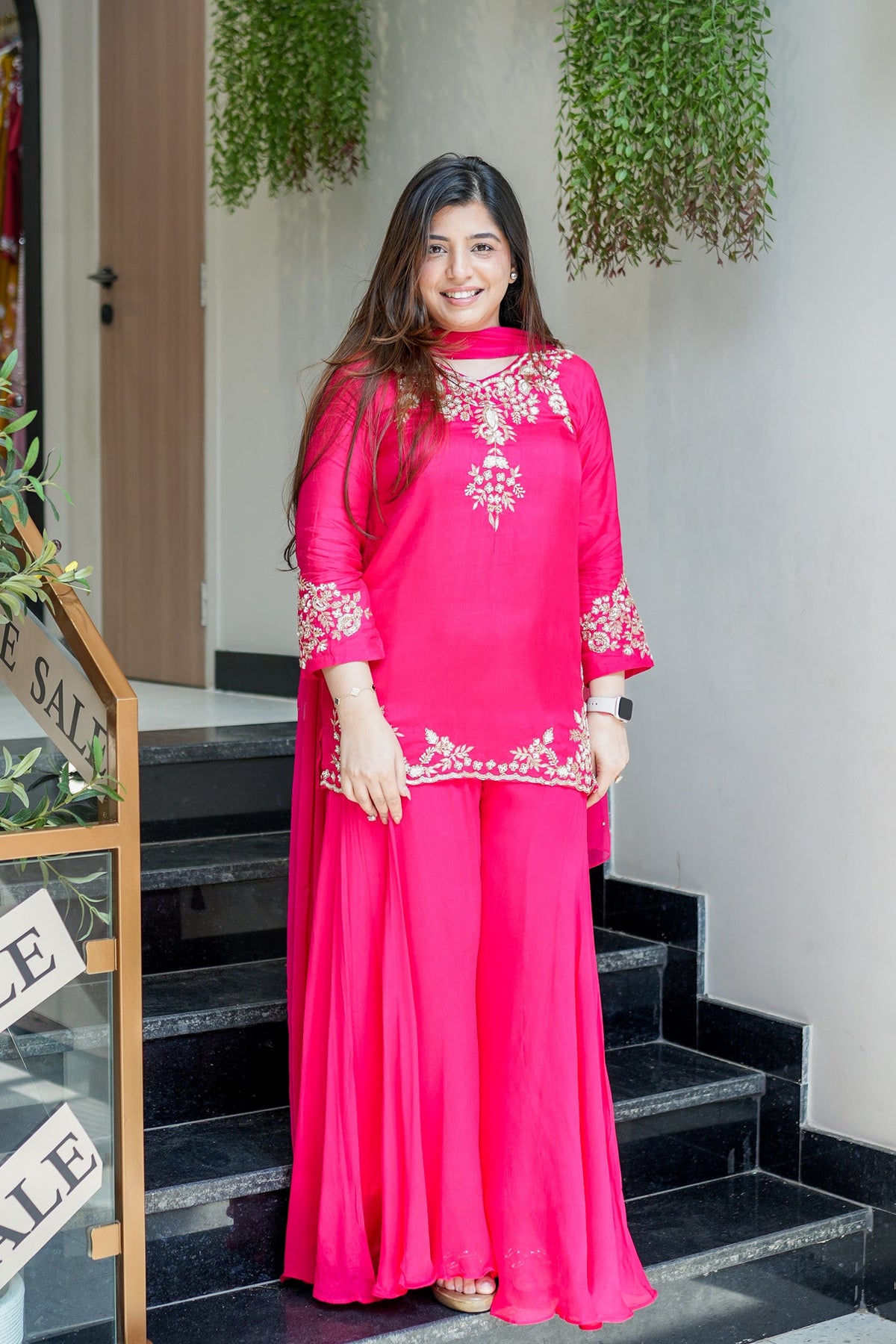 Women's Embroidered Natural Crepe Kurta Pant Set with Dupatta – VI-DRISHTI