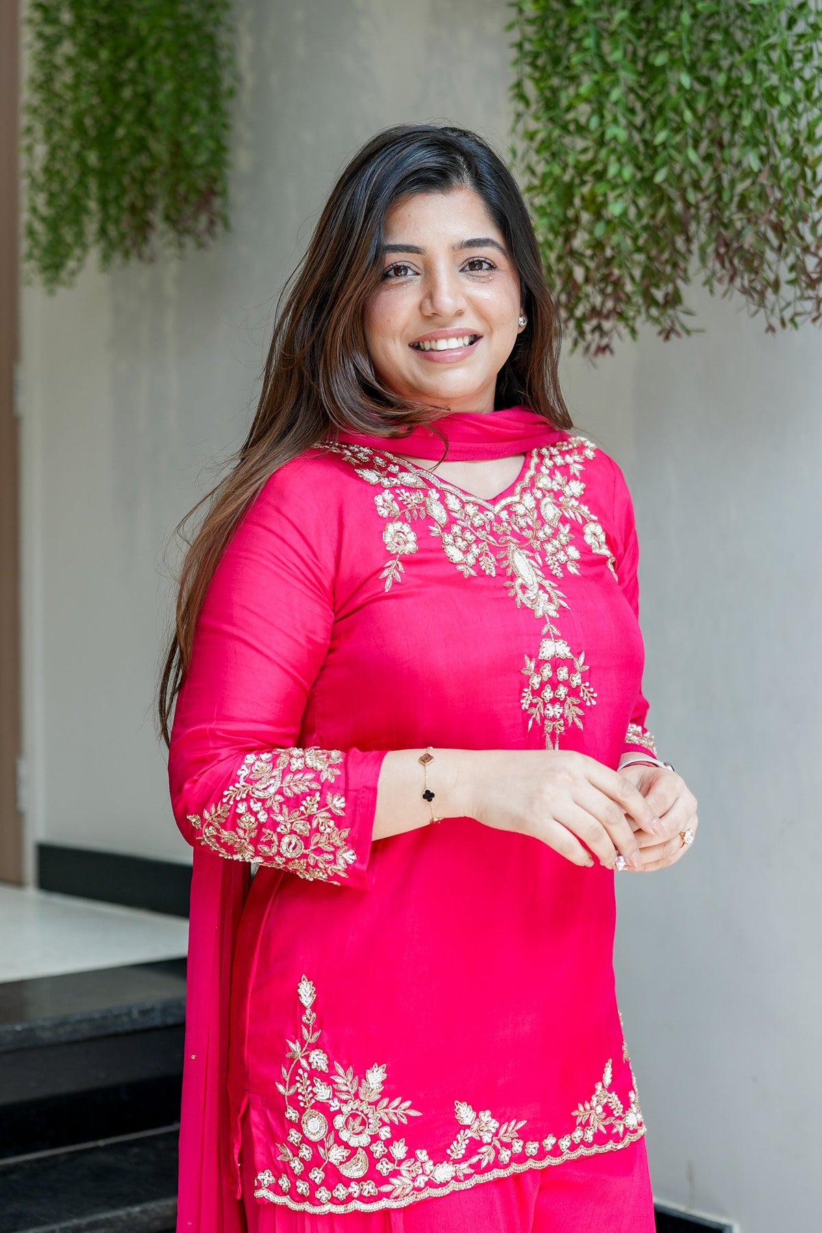 Women's Embroidered Natural Crepe Kurta Pant Set with Dupatta – VI-DRISHTI