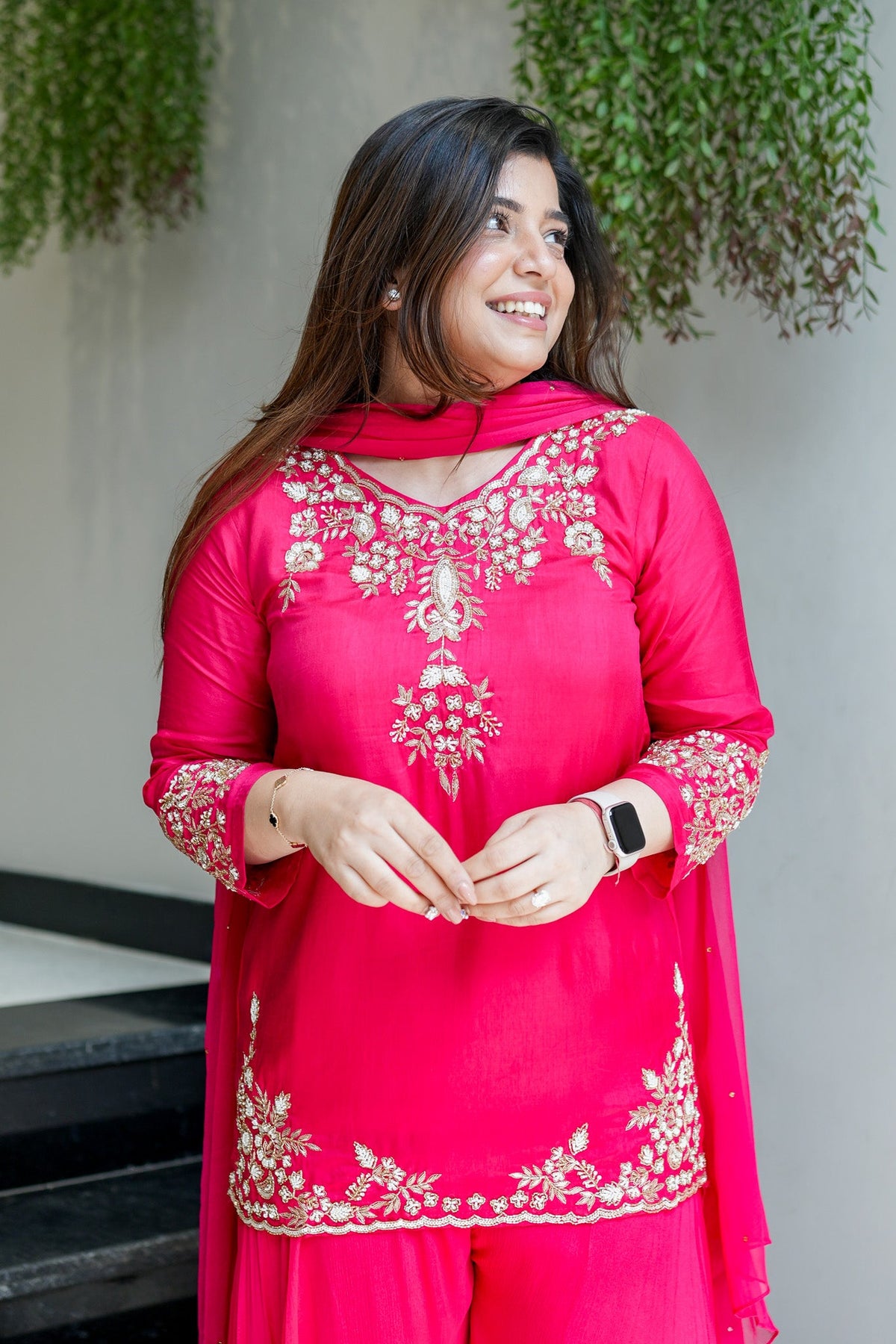 Women's Embroidered Natural Crepe Kurta Pant Set with Dupatta – VI-DRISHTI