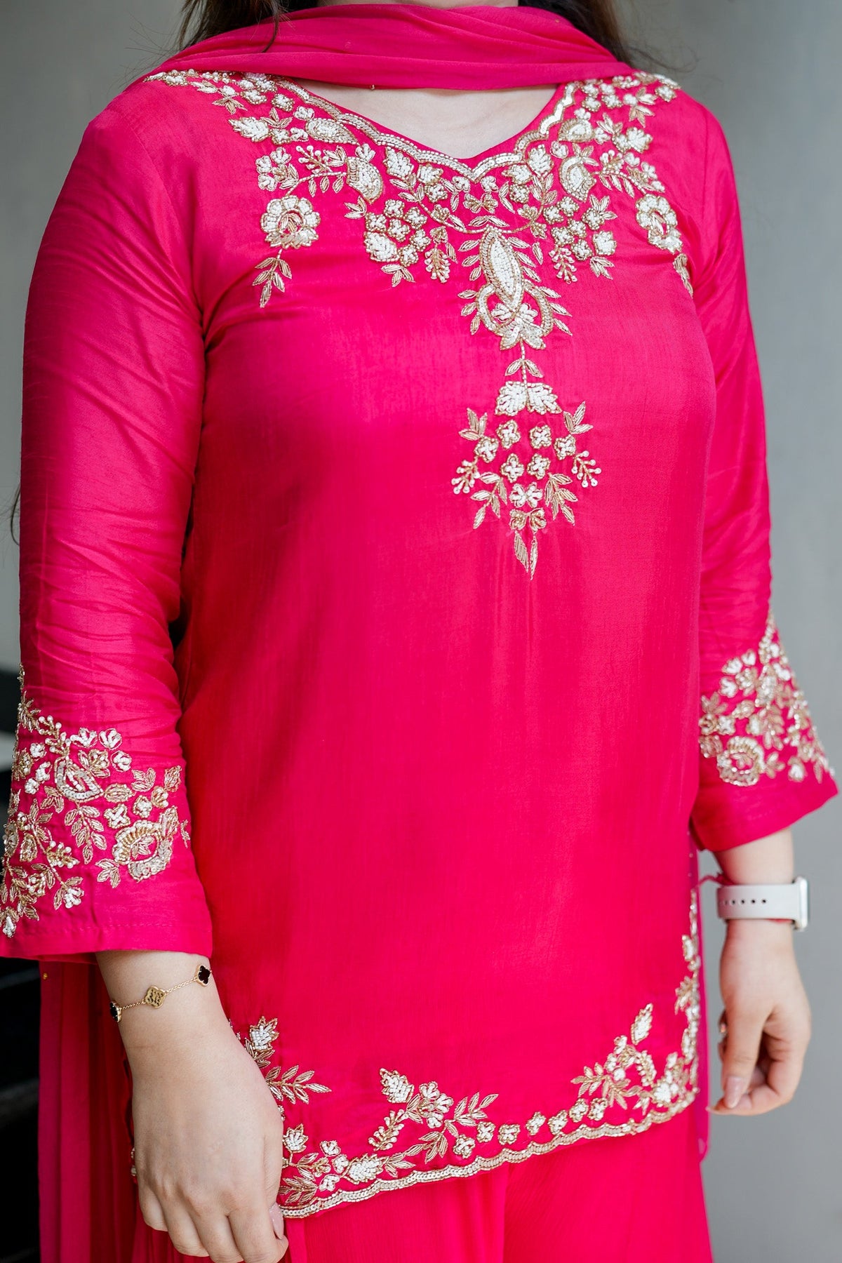 Women's Embroidered Natural Crepe Kurta Pant Set with Dupatta – VI-DRISHTI