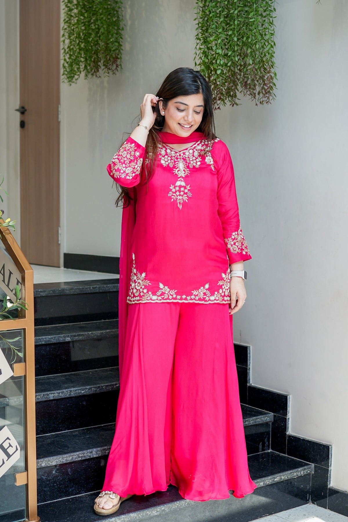 Women's Embroidered Natural Crepe Kurta Pant Set with Dupatta – VI-DRISHTI