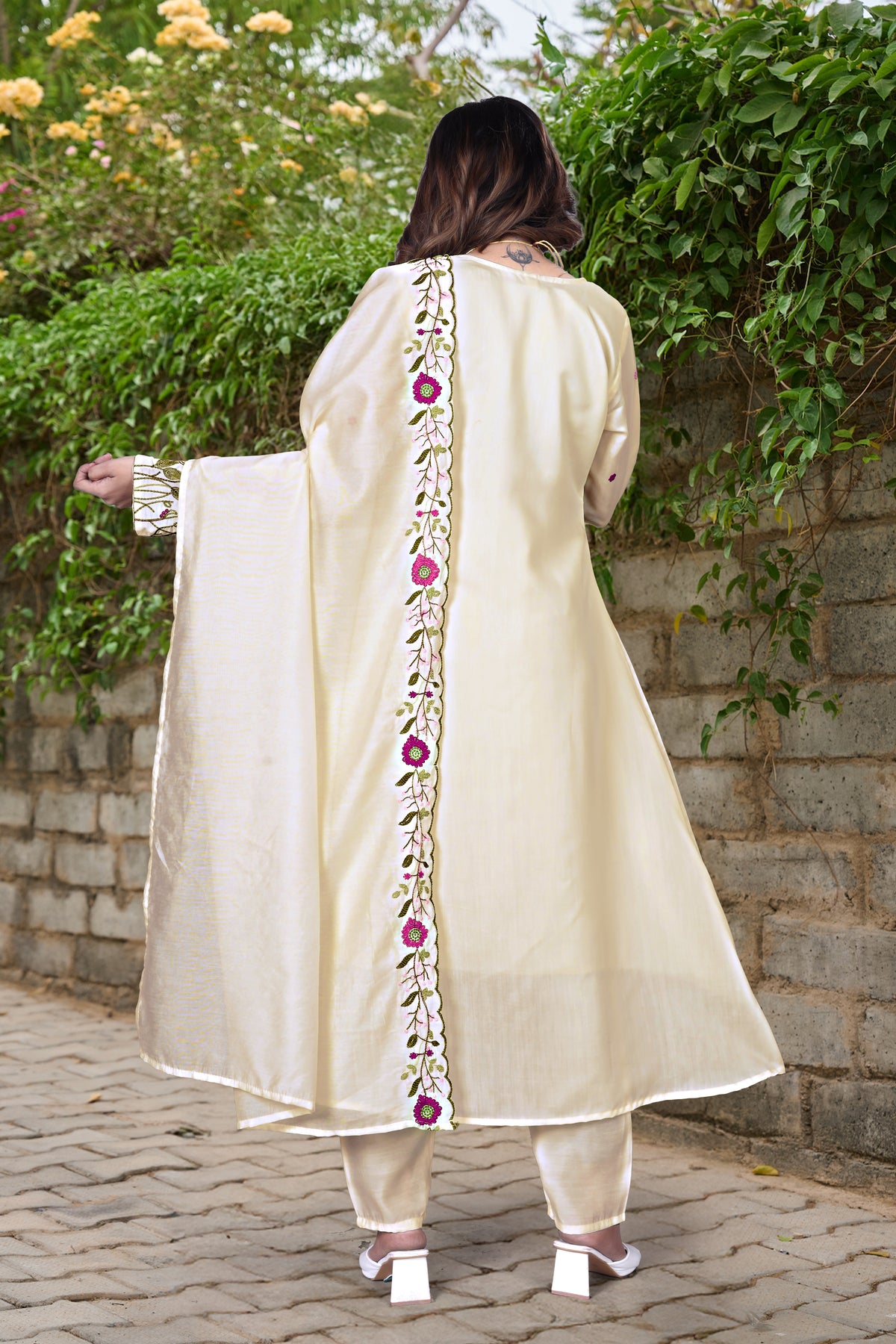 Women's Chanderi Silk Embroidered Kurta Pant Set with Handwork Dupatta