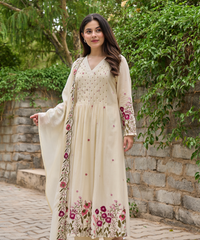 Women's Chanderi Silk Embroidered Kurta Pant Set with Handwork Dupatta thumbnail