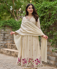 Women's Chanderi Silk Embroidered Kurta Pant Set with Handwork Dupatta thumbnail