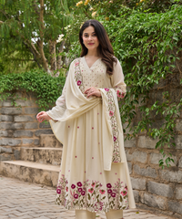 Women's Chanderi Silk Embroidered Kurta Pant Set with Handwork Dupatta thumbnail
