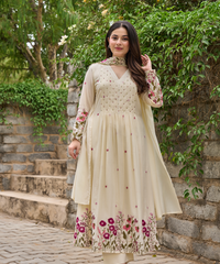 Women's Chanderi Silk Embroidered Kurta Pant Set with Handwork Dupatta thumbnail