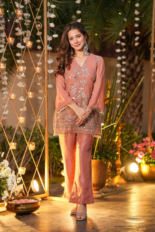 Women's Peach Crunchy Silk Embroidered Kurta Pant Set – ST-TANISHKA
